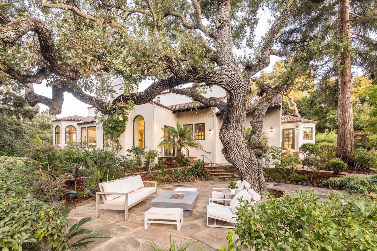 953 Roble Ridge Road Palo Alto, CA 94306 - Photo 46 of 50 a front view of a house with garden