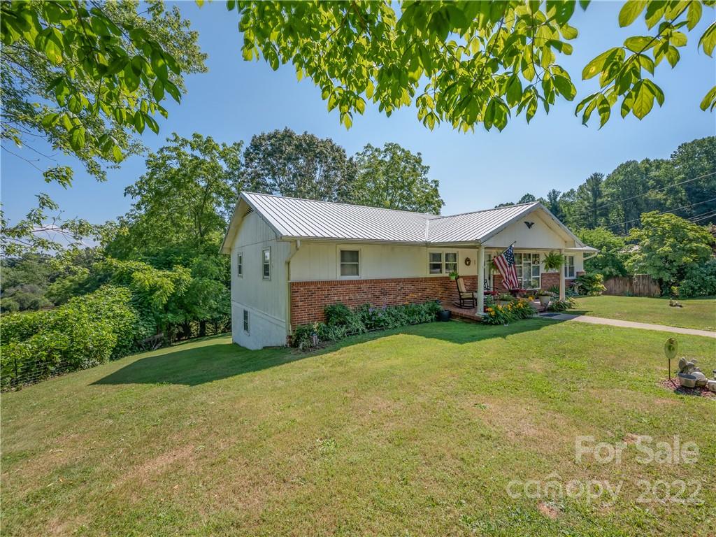 621 Roper Road Flat Rock, NC 28731 - Photo 3 of 24 Gallery Image 3