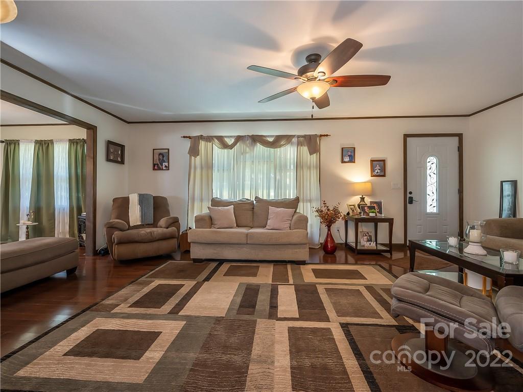621 Roper Road Flat Rock, NC 28731 - Photo 4 of 24 Gallery Image 4