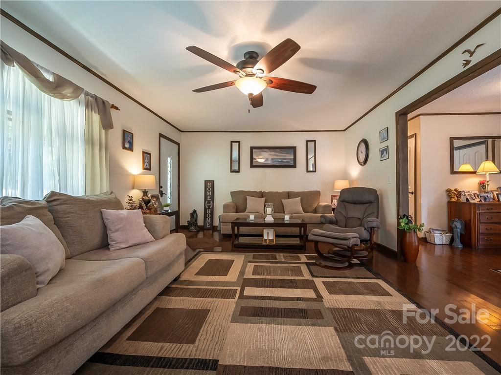 621 Roper Road Flat Rock, NC 28731 - Photo 5 of 24 Gallery Image 5
