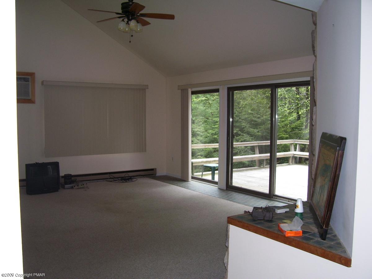15 Rhododendron Trail Jim Thorpe, PA 18229 - Photo 5 of 18 Living room