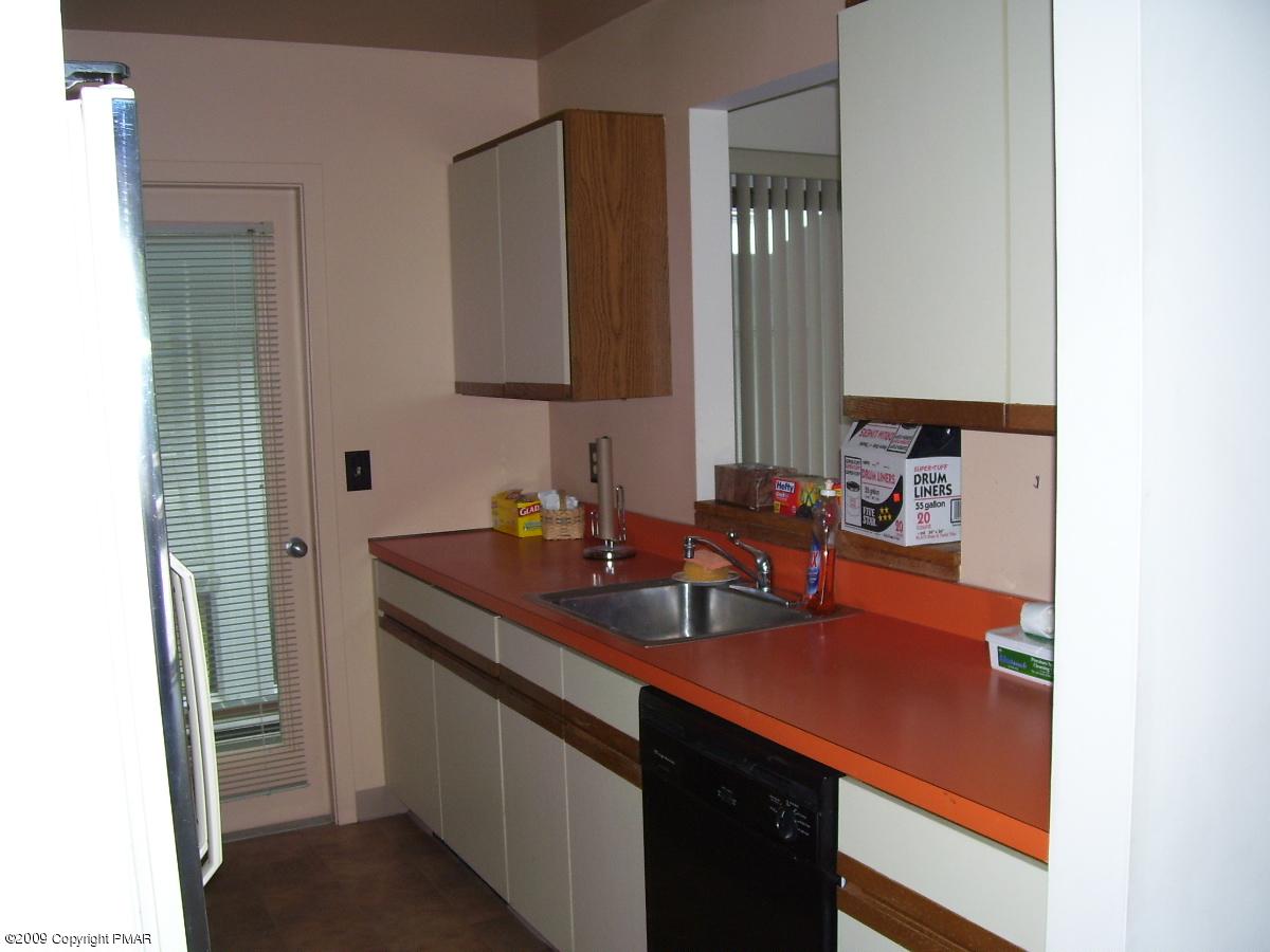 15 Rhododendron Trail Jim Thorpe, PA 18229 - Photo 6 of 18 Kitchen