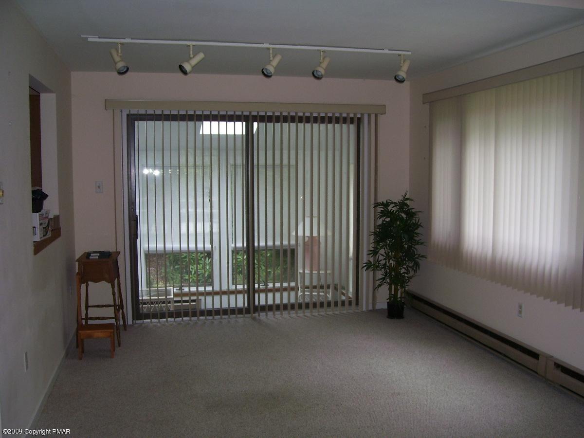 15 Rhododendron Trail Jim Thorpe, PA 18229 - Photo 8 of 18 Dining room