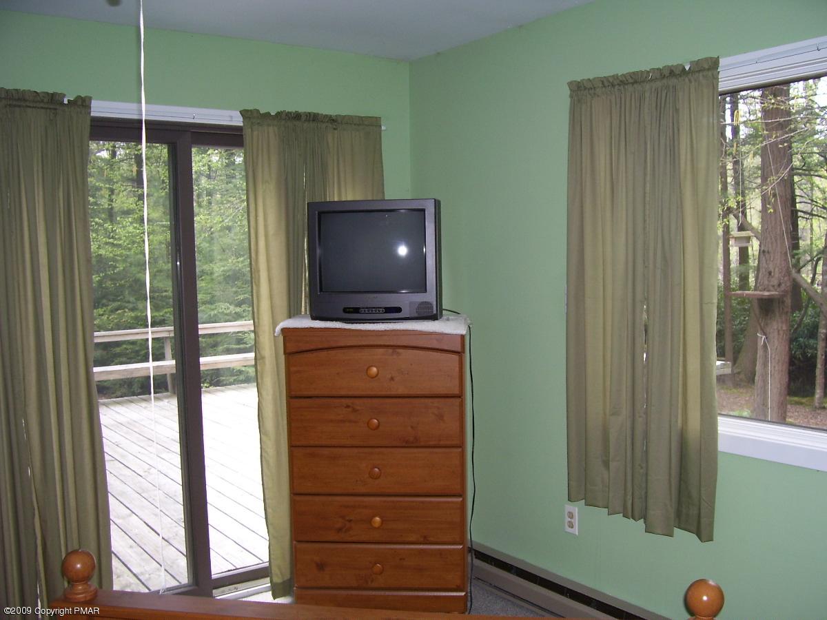 15 Rhododendron Trail Jim Thorpe, PA 18229 - Photo 9 of 18 Master bedroom