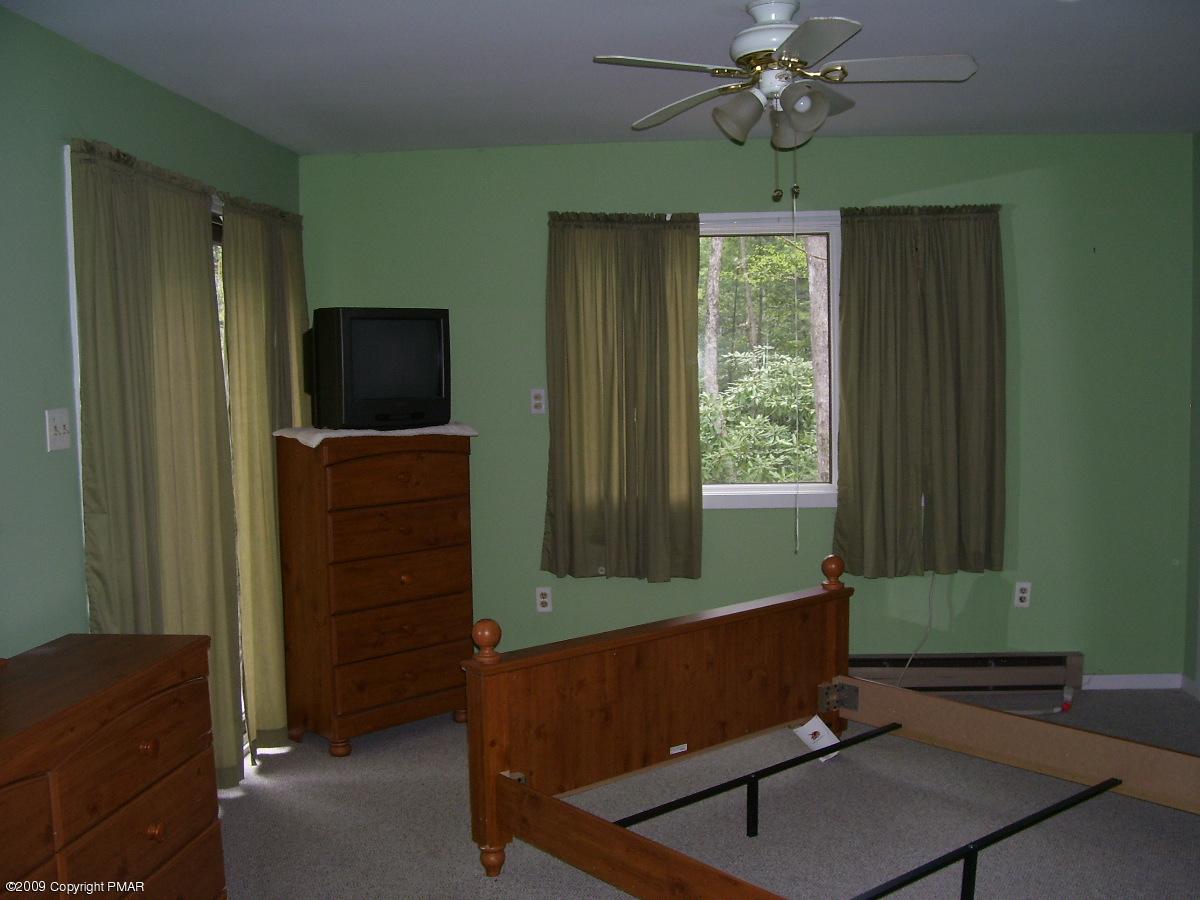 15 Rhododendron Trail Jim Thorpe, PA 18229 - Photo 10 of 18 Master bedroom