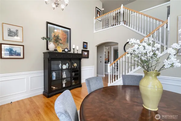 a view of a livingroom with furniture