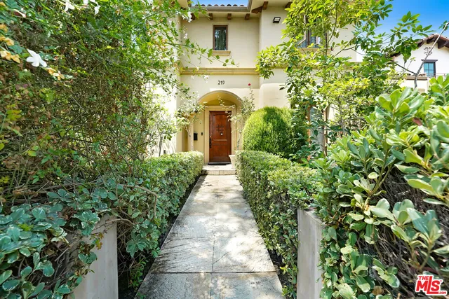 $17,000 | 219 South Willaman Drive, Beverly Hills, CA 90211