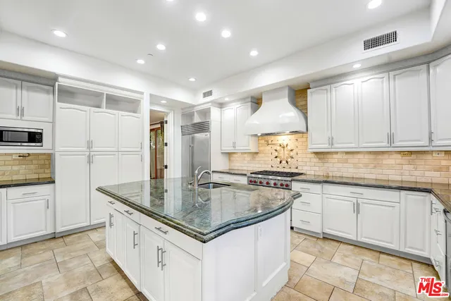 $17,000 | 219 South Willaman Drive, Beverly Hills, CA 90211