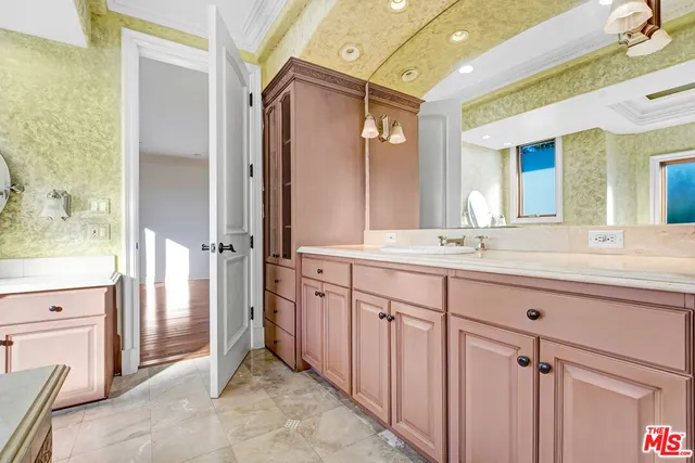 $17,000 | 219 South Willaman Drive, Beverly Hills, CA 90211