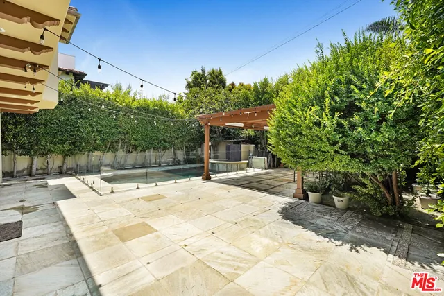 $17,000 | 219 South Willaman Drive, Beverly Hills, CA 90211