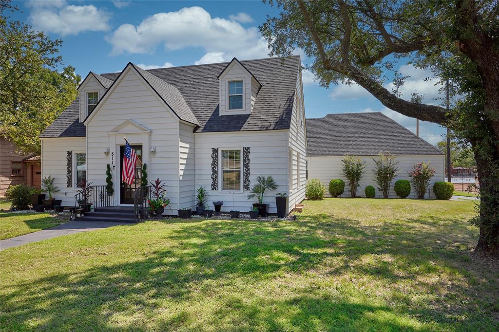 811 West Main Street Olney, TX 76374 - Photo 2 of 40 a front view of a house with a yard and trees