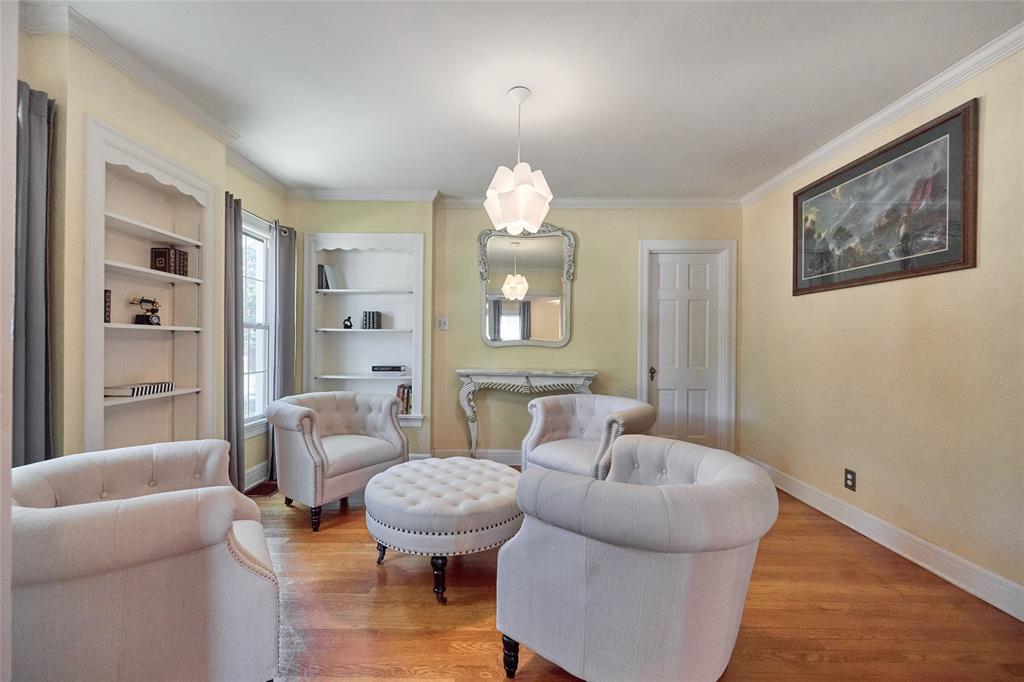 811 West Main Street Olney, TX 76374 - Photo 10 of 40 a living room with furniture and a chandelier