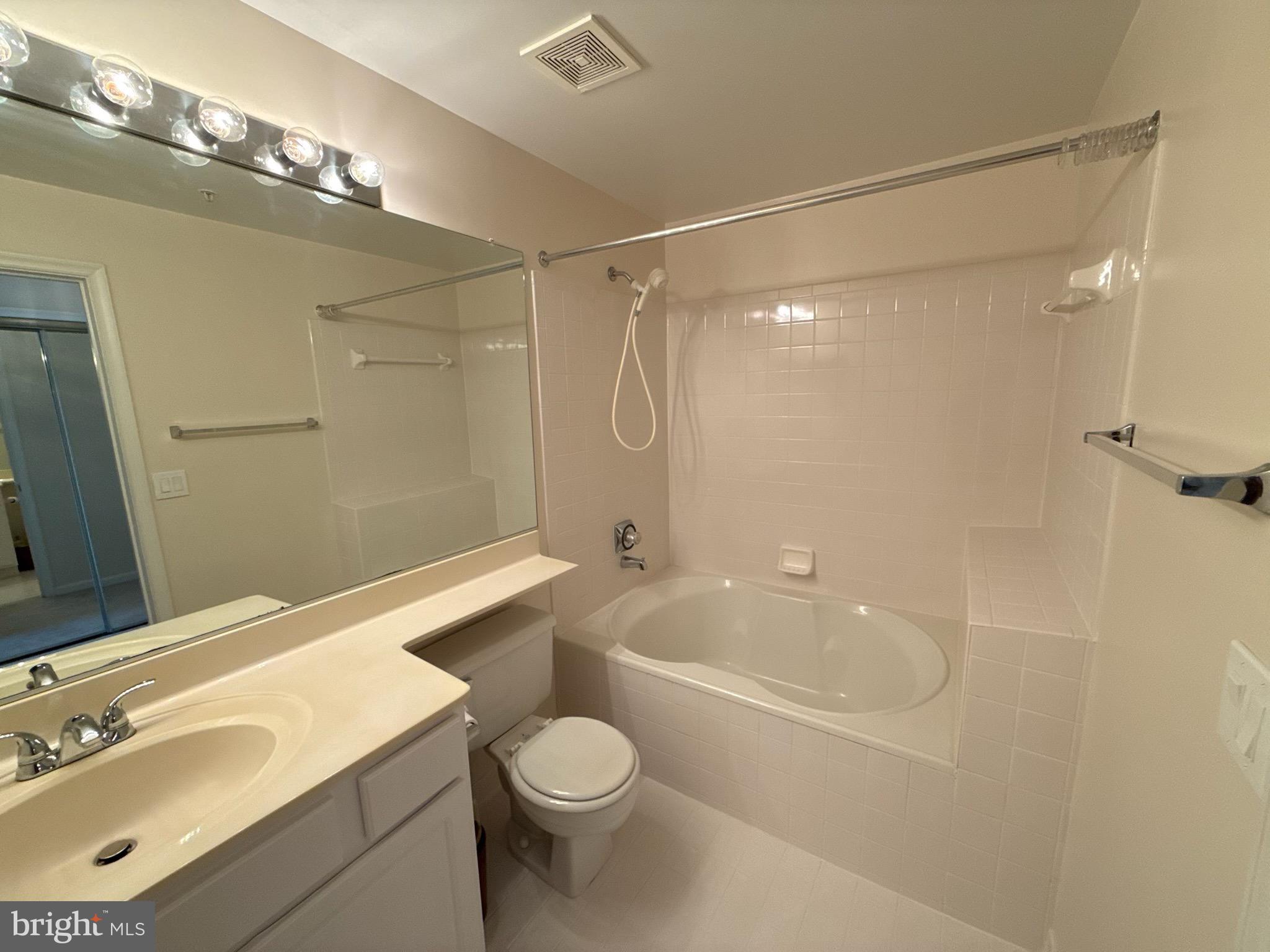 115 Timberbrook Lane, Unit 101 Gaithersburg, MD 20878 - Photo 15 of 20