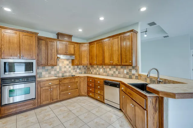 $395,000 | 140 B Uplift, Horseshoe Bay, TX 78657