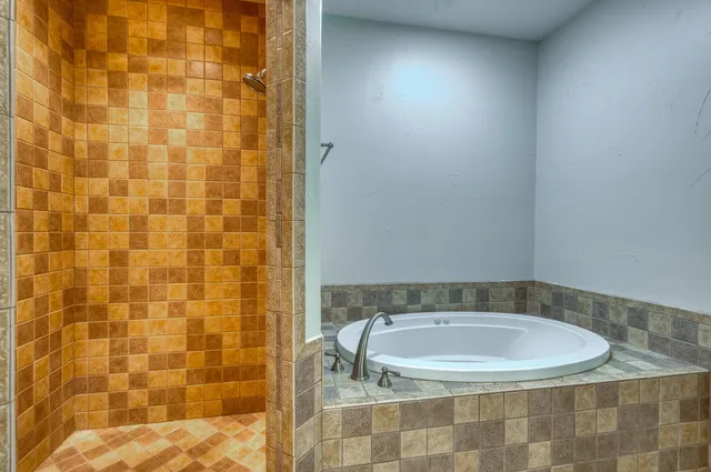 $395,000 | 140 B Uplift, Horseshoe Bay, TX 78657