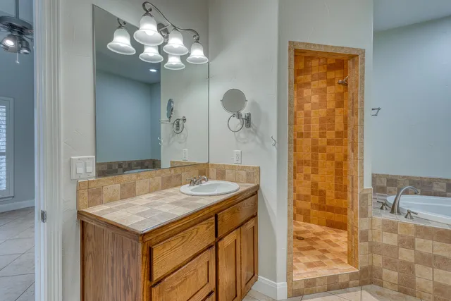 $395,000 | 140 B Uplift, Horseshoe Bay, TX 78657