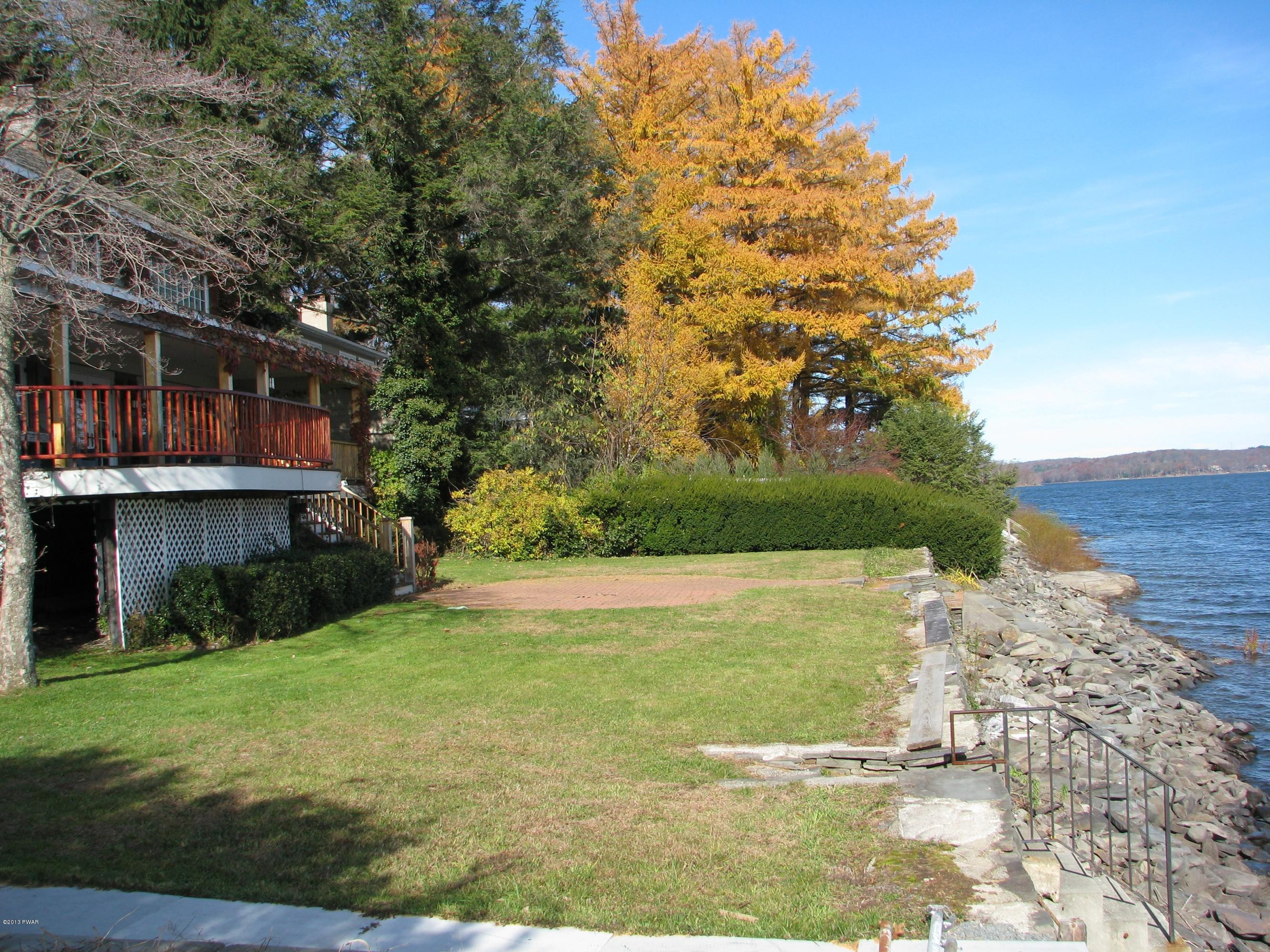 113 Shore Road Tafton, PA 18464 - Photo 8 of 43 Front Yard