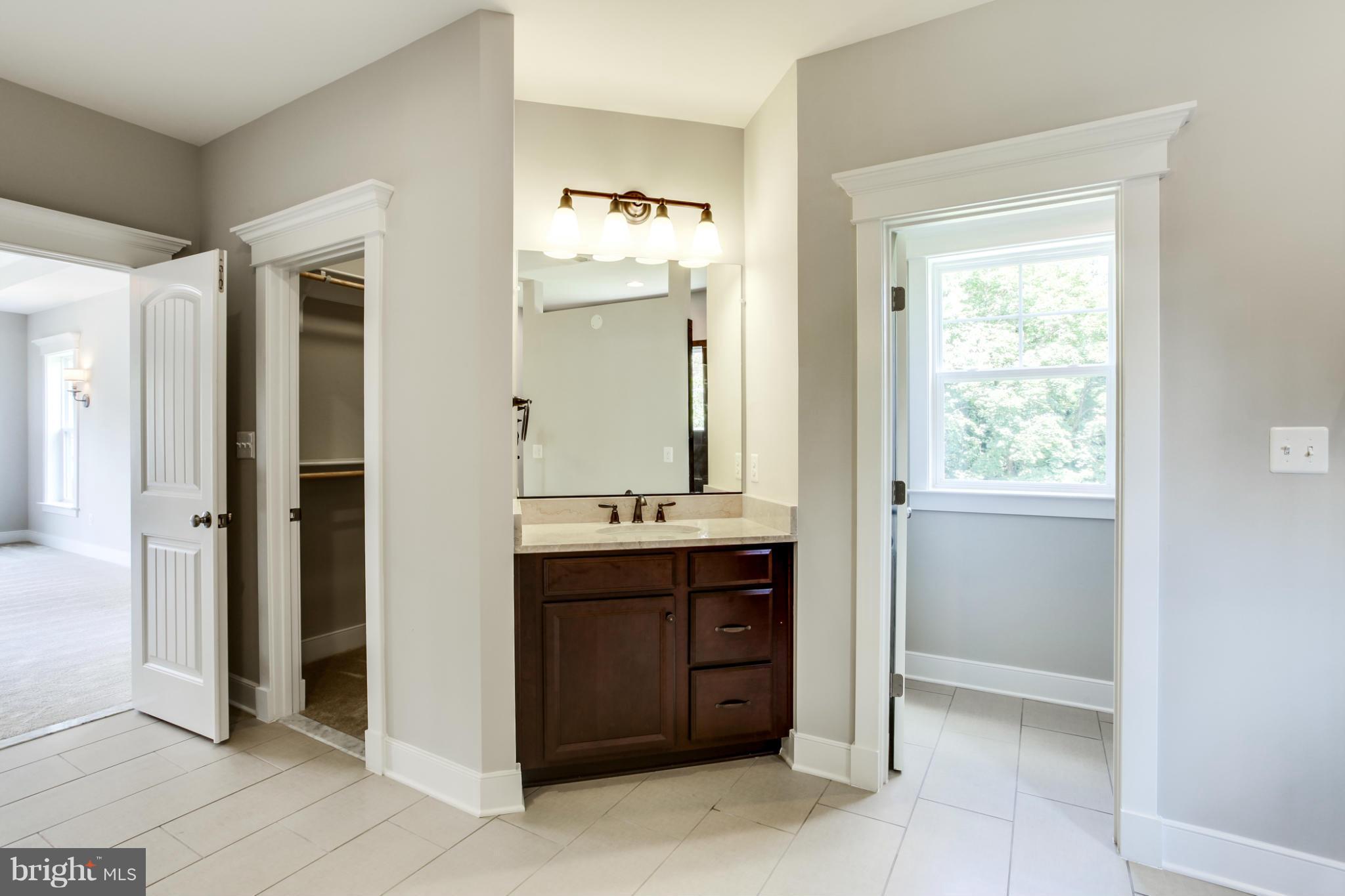 2735 Hidden Road Vienna, VA 22181 - Photo 17 of 30 Bath (Master)