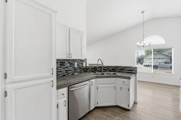 $389,900 | 1515 Morgan Drive, Kingsburg, CA 93631