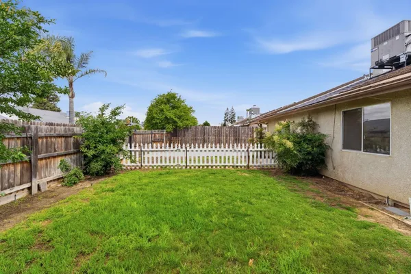 $389,900 | 1515 Morgan Drive, Kingsburg, CA 93631