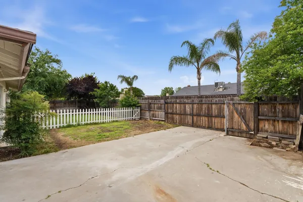 $389,900 | 1515 Morgan Drive, Kingsburg, CA 93631