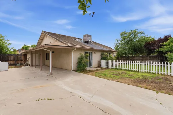 $389,900 | 1515 Morgan Drive, Kingsburg, CA 93631