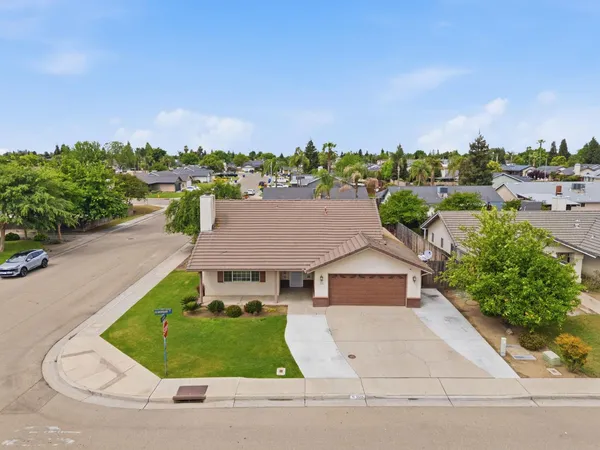 $389,900 | 1515 Morgan Drive, Kingsburg, CA 93631