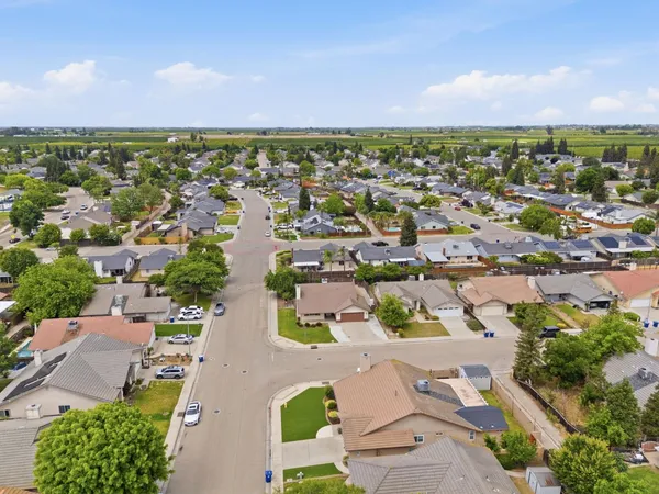 $389,900 | 1515 Morgan Drive, Kingsburg, CA 93631