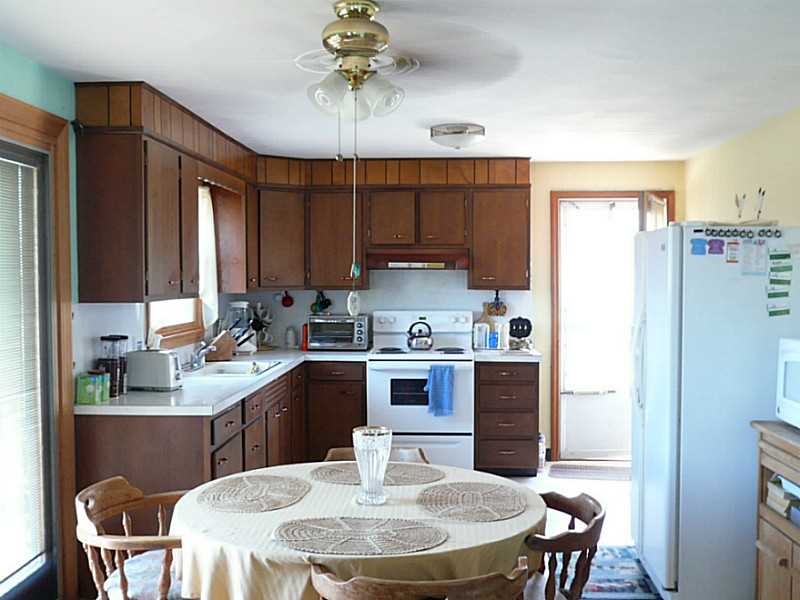 32 Algonquin Road Narragansett, RI 02882 - Photo 5 of 17 Dining Area.