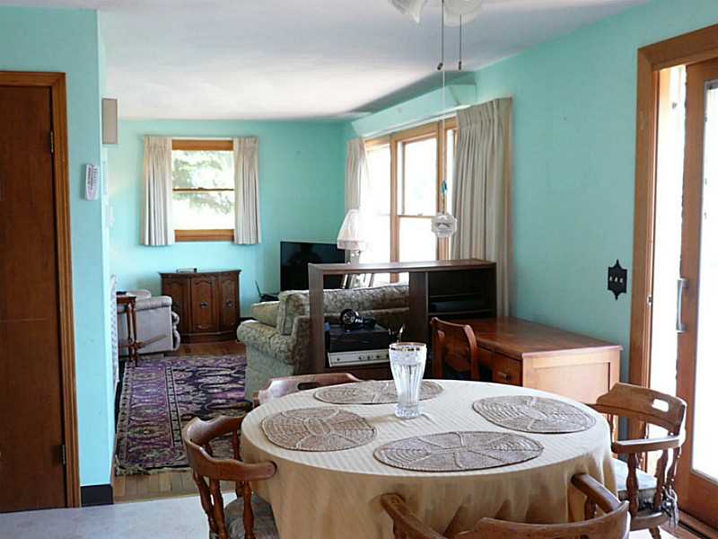32 Algonquin Road Narragansett, RI 02882 - Photo 7 of 17 Living Room.