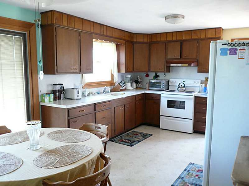 32 Algonquin Road Narragansett, RI 02882 - Photo 8 of 17 Dining Area.