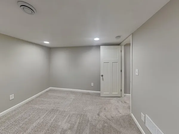 $2,689 | 2942 Zenith Avenue North, Robbinsdale, MN 55422