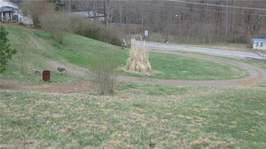 512 West Blue Ridge Street Stuart, VA 24171 - Photo 3 of 6