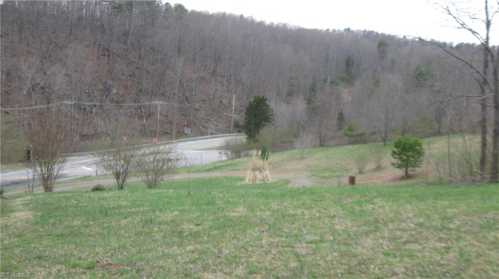 512 West Blue Ridge Street Stuart, VA 24171 - Photo 4 of 6