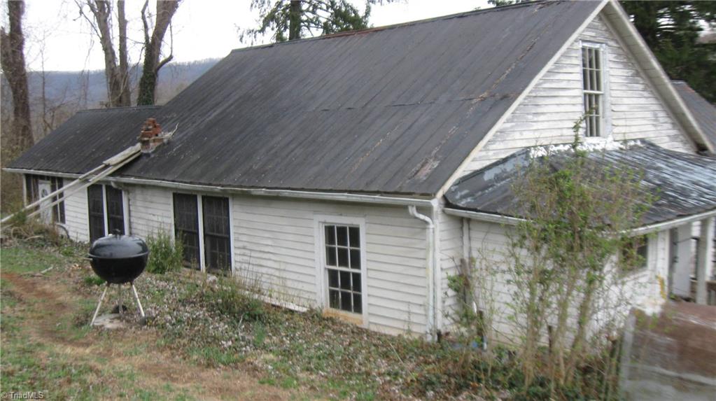 512 West Blue Ridge Street Stuart, VA 24171 - Photo 6 of 6