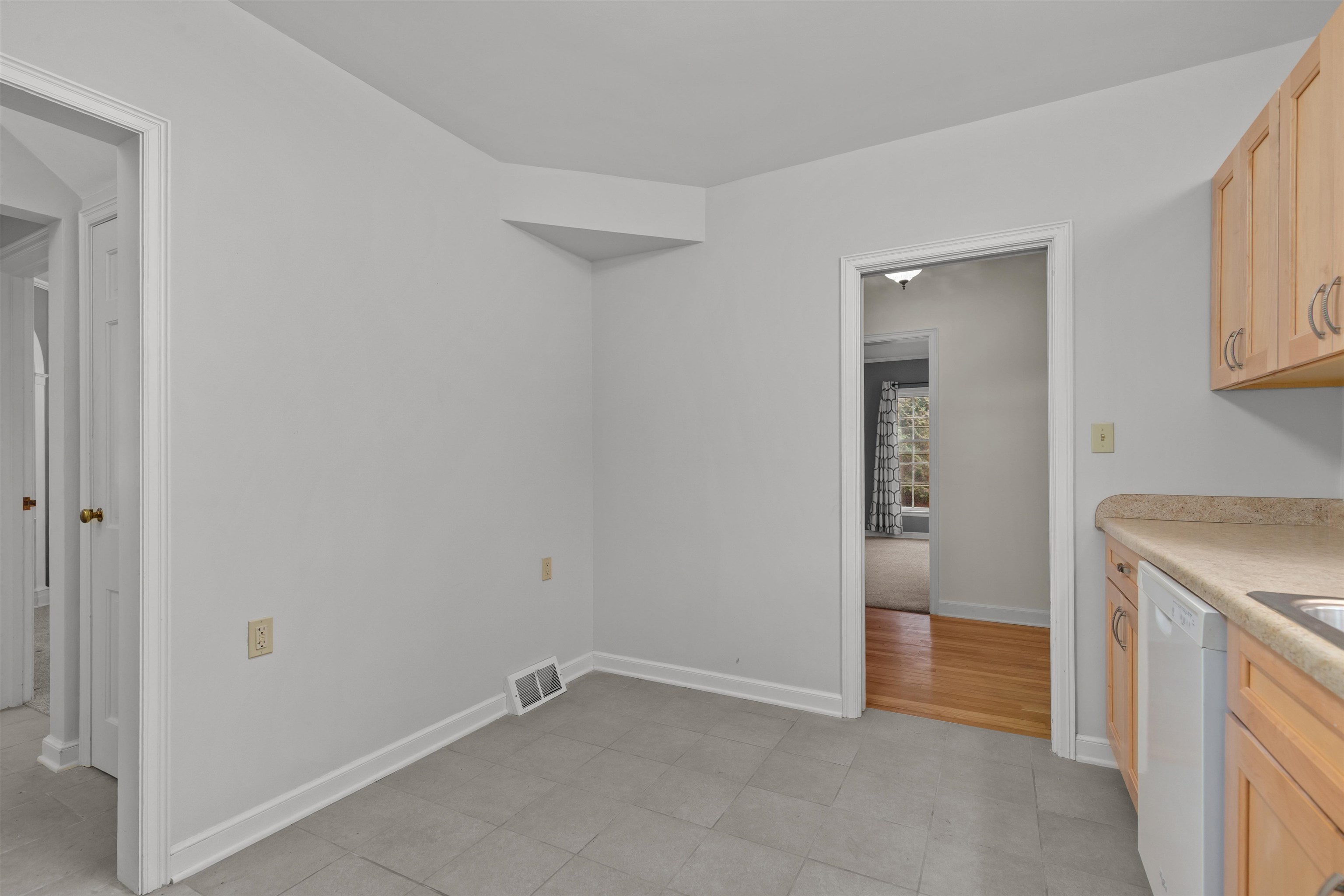 1 South Brokaw Place Appleton, WI 54911 - Photo 4 of 44