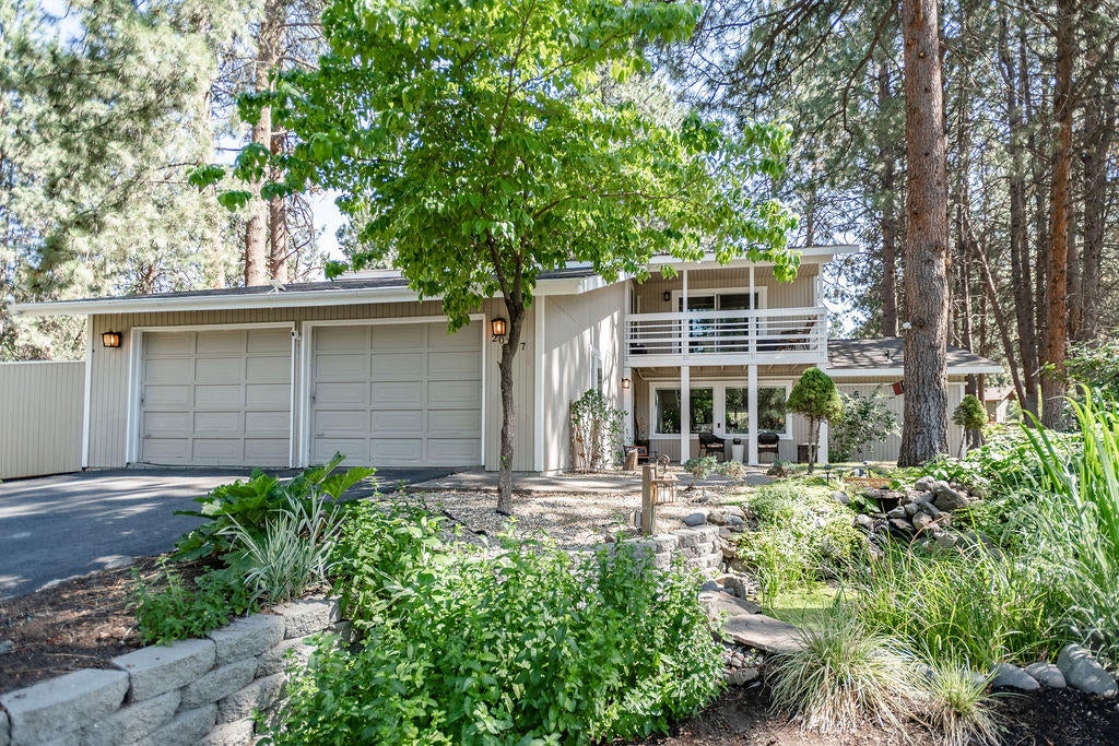 20367 Strawline Road Bend, OR 97702 - Photo 1 of 40 DSC_4204