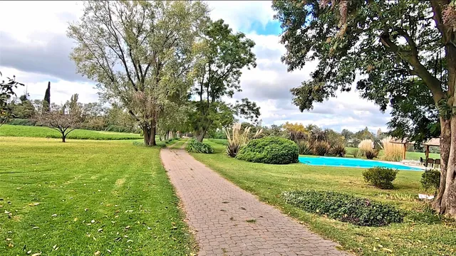 a view of an house with a yard