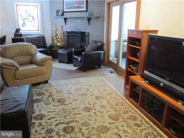 328 Hemlock Lane Springfield, PA 19064 - Photo 4 of 24 Family Room