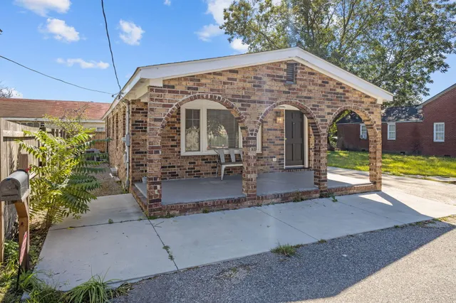 $2,699 | 2023 Four Mile Lane, Charleston, SC 29405