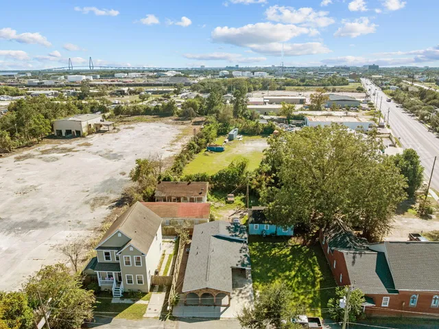 $2,699 | 2023 Four Mile Lane, Charleston, SC 29405