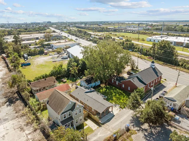 $2,699 | 2023 Four Mile Lane, Charleston, SC 29405