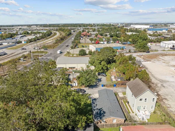 $2,350 | 2023 Four Mile Lane, Charleston, SC 29405