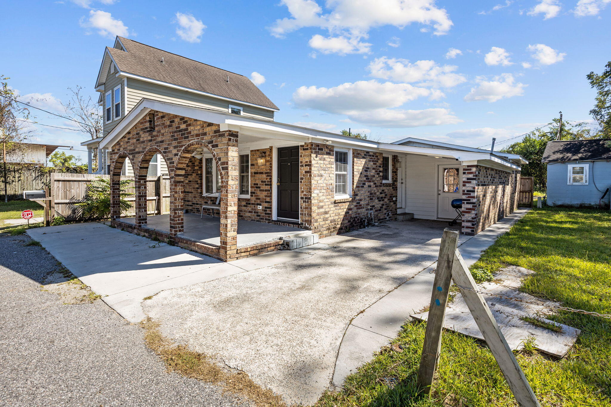 2023 Four Mile Lane Charleston, SC 29405 - Photo 4 of 41 4-web-or-mls-470A1780