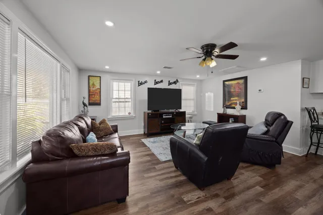 $2,699 | 2023 Four Mile Lane, Charleston, SC 29405