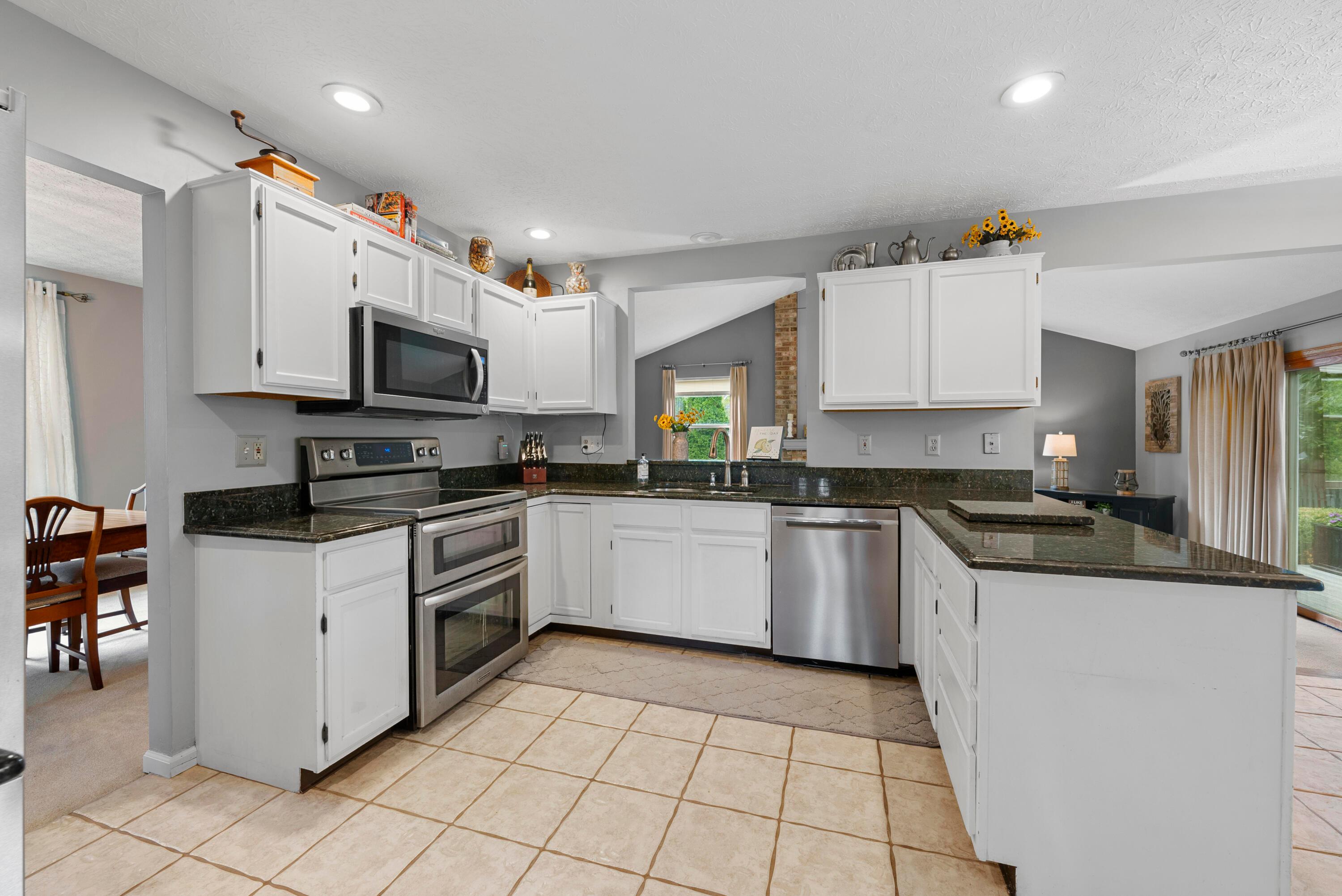 1095 Rousseau Lane Galloway, OH 43119 - Photo 9 of 39 DSC01313