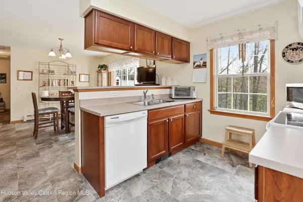 $413,000 | 8 Robbins Lane, Saugerties, NY 12477