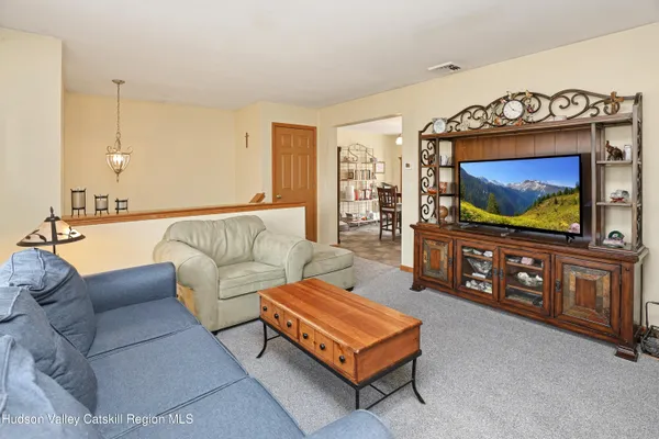 $413,000 | 8 Robbins Lane, Saugerties, NY 12477