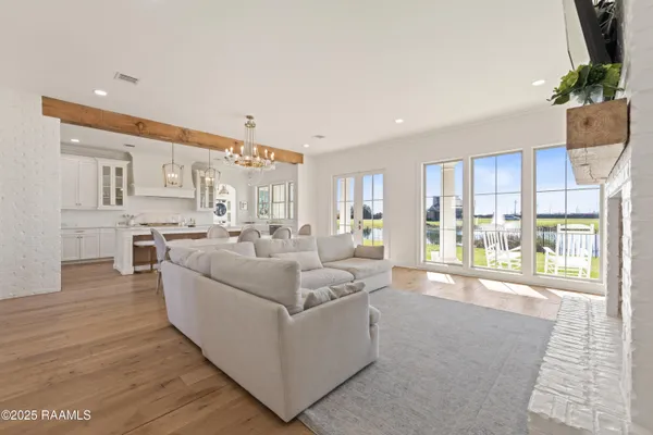 $625,000 | 1044 The Lake Drive, Broussard, LA 70518