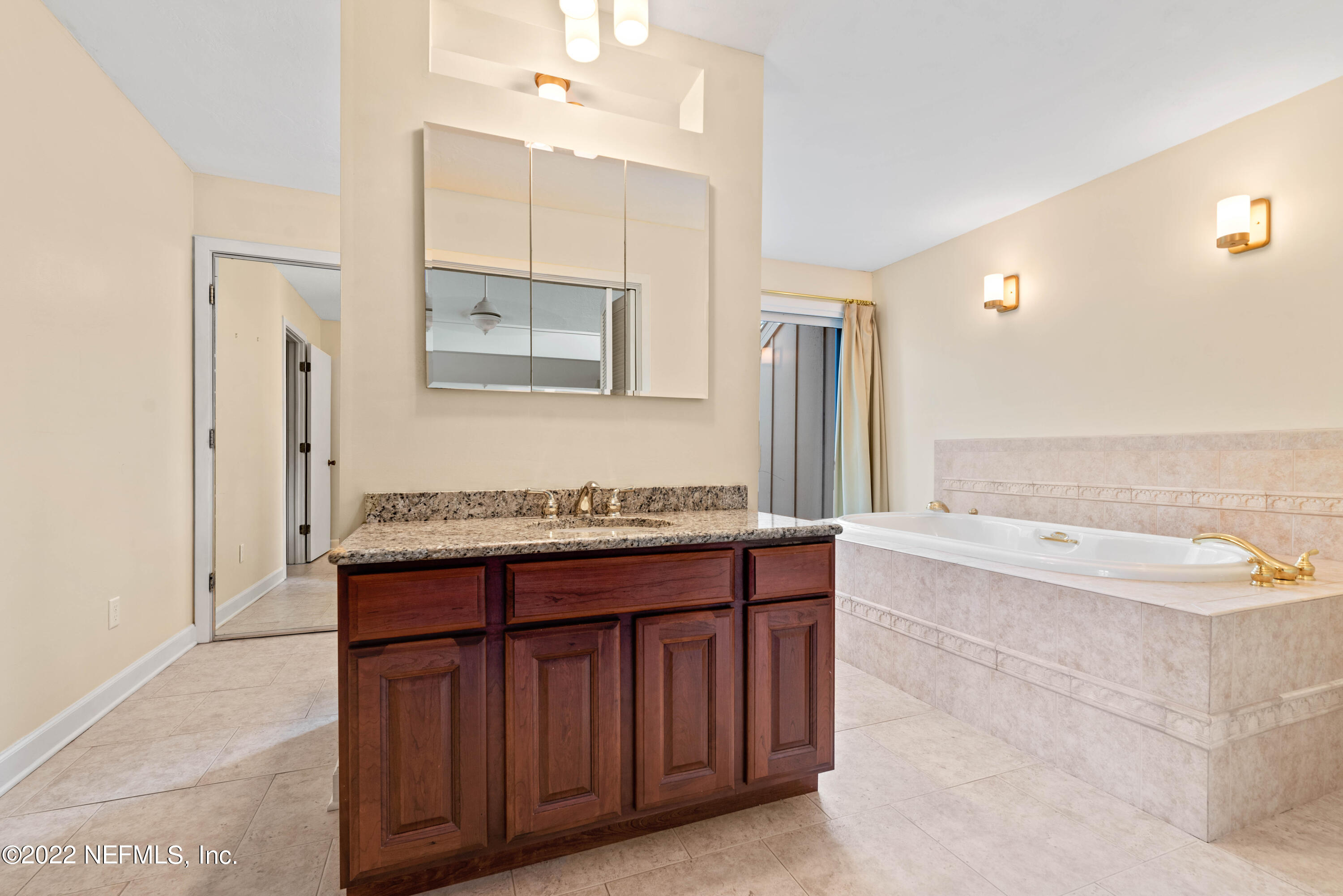 8013 Pine Lake Road Jacksonville, FL 32256 - Photo 25 of 43 Owner's Bathroom